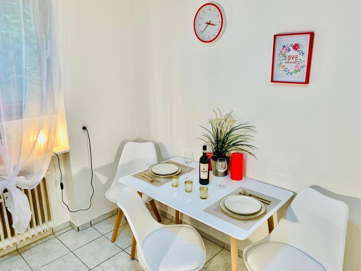 Schone, Gut Ausgestattete Wohnung Fur 1 Bis 4 Personen - Zentral Gelegen 巴特埃姆斯 外观 照片